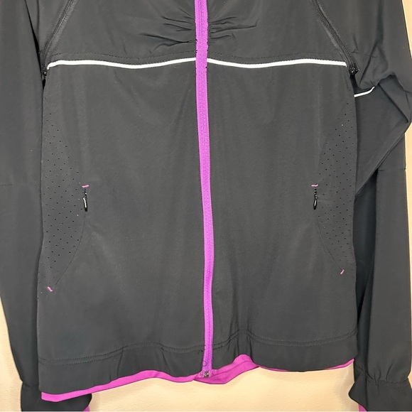 Athleta Women's Vented Charcoal Gray and Purple Workout Jacket Size Large - Picture 3 of 9